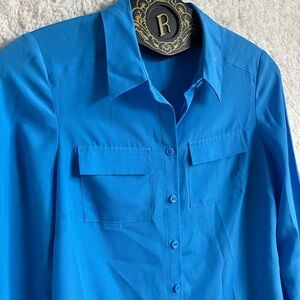 Ann Taylor beautiful blue dress shirt for women. 🧵